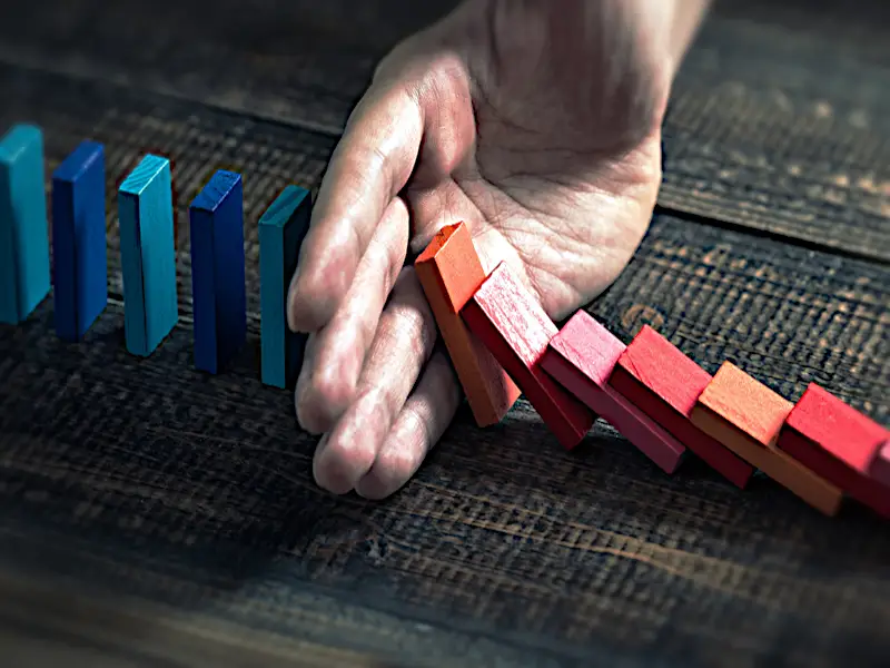 padajushhie-kosti-domino-1 падающие кости домино